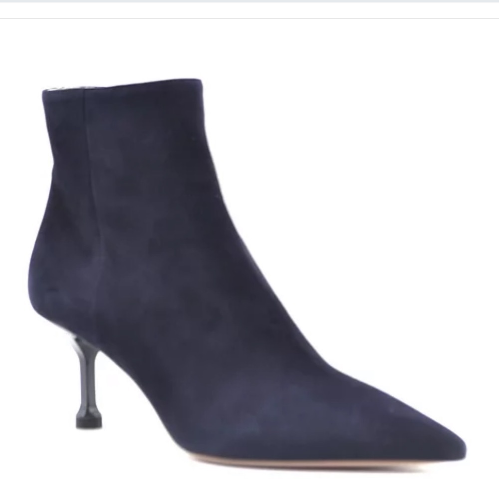 SKU: EPT10657-485
Shoes Prada
 $815.00